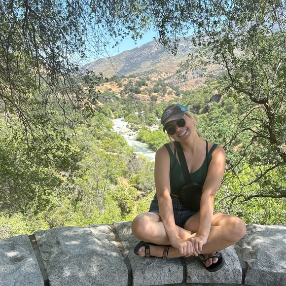 Meet your Posher, Jess - Picture 2 of 3